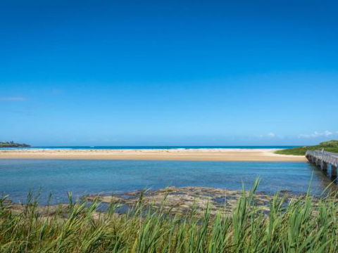 BOMBORA Gerroa 4pm Check Out Sundays - Accommodation QLD 2