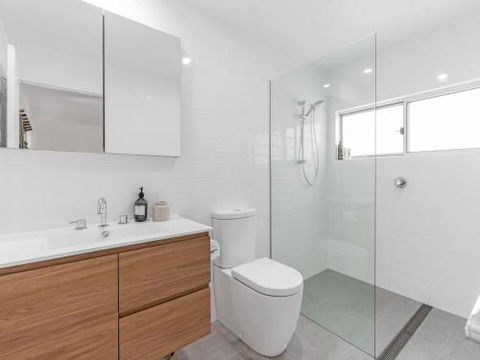 MOBYS At HYAMS Hyams Beach 4pm Check Out Sundays - Accommodation QLD 2