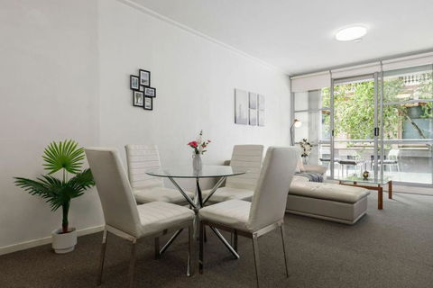 A Cozy & Modern Studio Next To Darling Harbour - Accommodation QLD 2
