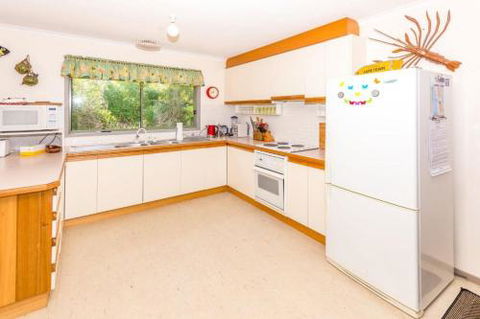 Sixteen Ash Ave Sandy Point - Accommodation QLD 3