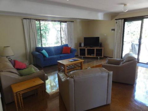 14 Tecoma Avenue Sandy Point - Accommodation QLD 2