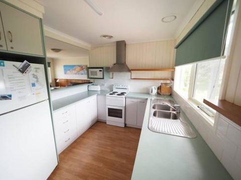 27 Beach Parade Sandy Point - Accommodation QLD 6