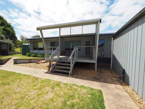 27 Beach Parade Sandy Point - Accommodation QLD 0