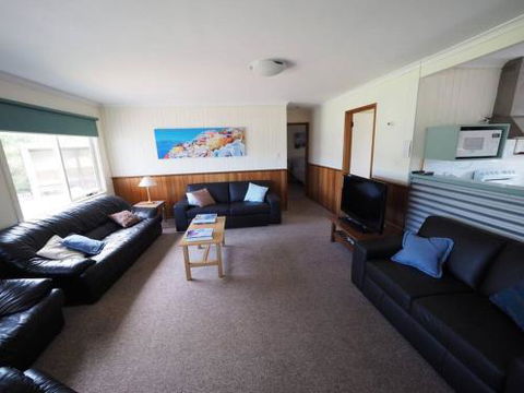 27 Beach Parade Sandy Point - Accommodation QLD 2