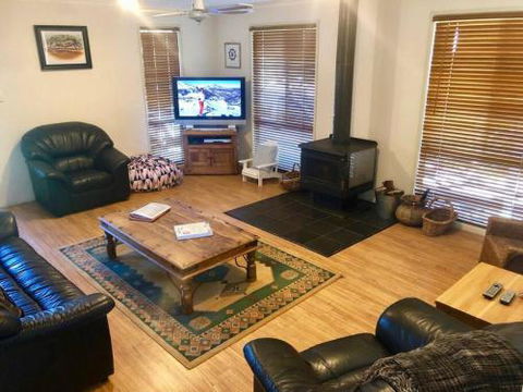1 Tecoma Avenue Sandy Point - Accommodation QLD 0