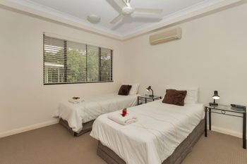 Oceansprey Beachfront Apartments - Accommodation QLD 3