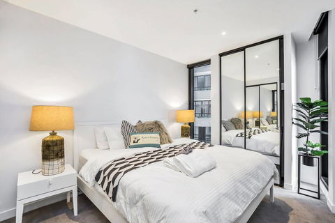 FV Iconic Designer APT, Parking, Near CBD Qfv147-14 - Accommodation QLD 5