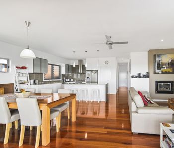 SUNNY DAZE BONNY HILLS - Accommodation QLD 4