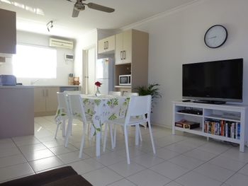 Selene Holiday Apartment AtWest Beach - Accommodation QLD 1
