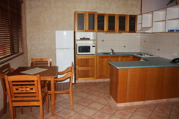 Apartments Located At Blue Seas Resort - Accommodation QLD 2