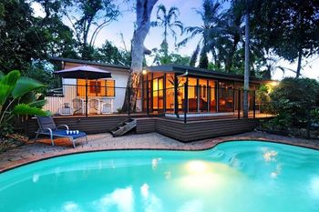 The Oak Beach Beachhouse - Accommodation QLD 0