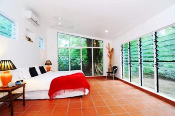 The Oak Beach Beachhouse - Accommodation QLD 5