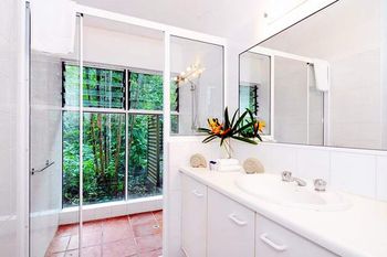 The Oak Beach Beachhouse - Accommodation QLD 1