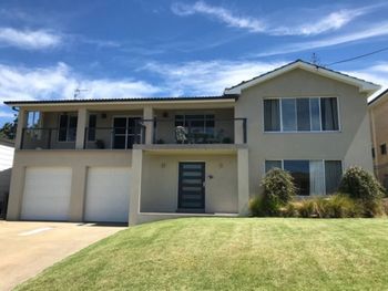 Ocean House At Mollymook - Accommodation QLD 0