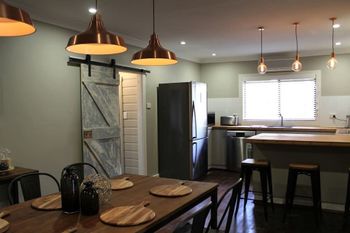 Tranquil 3 Bedroom Next To National Park - Accommodation QLD 0