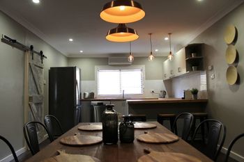 Tranquil 3 Bedroom Next To National Park - Accommodation QLD 5