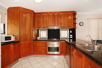 Oomoo 27a - Accommodation QLD 4