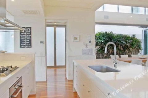 R & W Noosa Holidays 19 The Esplanade - Accommodation QLD 4