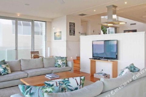 R & W Noosa Holidays 19 The Esplanade - Accommodation QLD 5