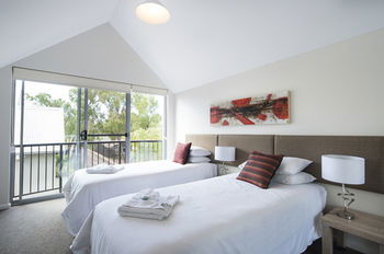 Forte Capeview Apartments - Accommodation QLD 4
