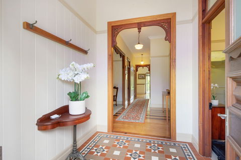 The Guesthouse - Accommodation QLD 2
