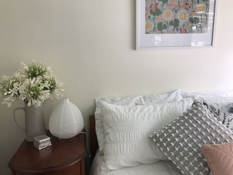 Beautiful Cottage, Ocean Views, Amazing Gardens, 12 Minute Walk To Beach - Accommodation QLD 6