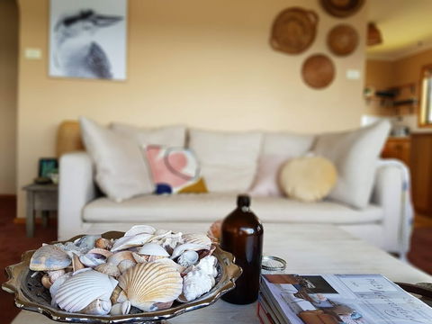 Beautiful Cottage, Ocean Views, Amazing Gardens, 12 Minute Walk To Beach - Accommodation QLD 5
