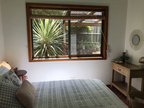 Beautiful Cottage, Ocean Views, Amazing Gardens, 12 Minute Walk To Beach - Accommodation QLD 3