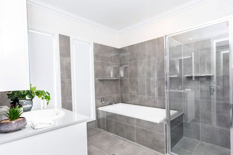 Wagga Apartments 1 - Accommodation QLD 6