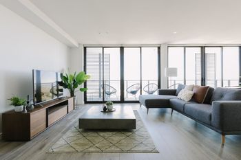 Super Spacious City View Apartments - Accommodation QLD 0
