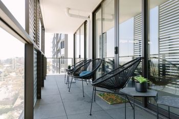 Super Spacious City View Apartments - Accommodation QLD 3