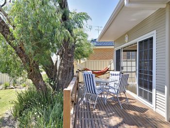 Longboard 11 Boulder Bay Road - Accommodation QLD 1