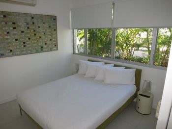 SoCal Swim Out 2 Bedroom Apartment - Accommodation QLD 5