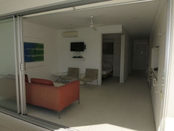 SoCal Swim Out 2 Bedroom Apartment - Accommodation QLD 6