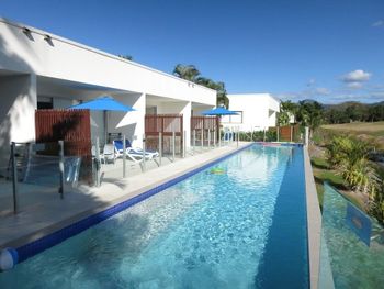 SoCal Swim Out 2 Bedroom Apartment - Accommodation QLD 4