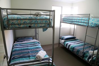 Waters Edge - Accommodation QLD 2