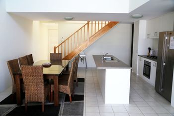 Waters Edge - Accommodation QLD 3