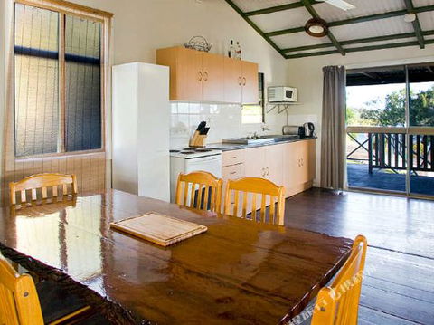 1770 Beach Accommodation Elliot Lodge - Accommodation QLD 3