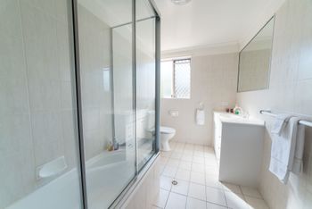 1 Bedroom Gold Coast Beachside Apt W AC + Parking - Accommodation QLD 5