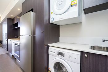 Executive Studio Inner City Apartment - Accommodation QLD 5