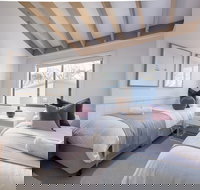 Discobulous 7 - Accommodation QLD