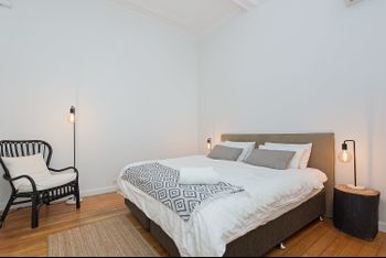Spacious One Bedroom Heart Of Potts Point H333 - Accommodation QLD 4