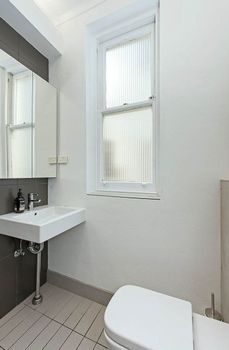 Spacious One Bedroom Heart Of Potts Point H333 - Accommodation QLD 3