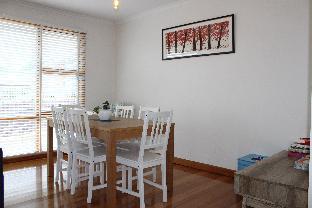 Newly Renovated Unit Waters Edge - Accommodation QLD 4