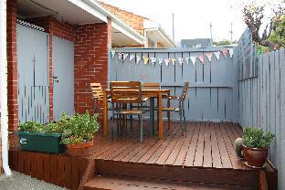 Newly Renovated Unit Waters Edge - Accommodation QLD 3