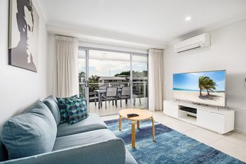 Cotton Tree Modern Apartment - Accommodation QLD 0