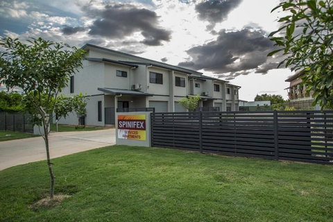 Spinifex Motel & Serviced Apartments - Accommodation QLD 3