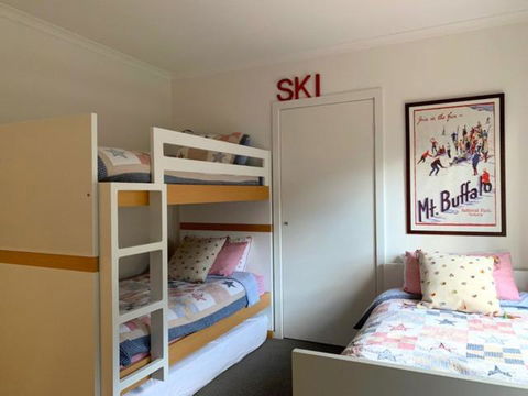 Reindeer 6 - Accommodation QLD 1