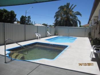 Dragon & Phoenix Motel - Accommodation QLD 1