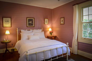 Arcadia Bed & Breakfast & Cottages - Accommodation QLD 5